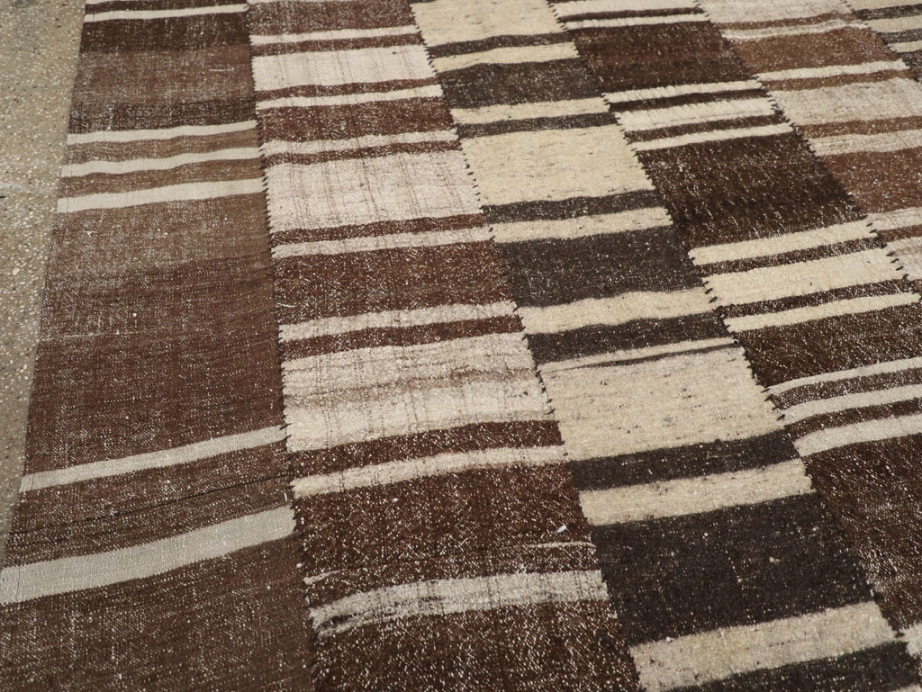 Modern Turkish Flatweave Room Size Carpet, No.30788 - Staging