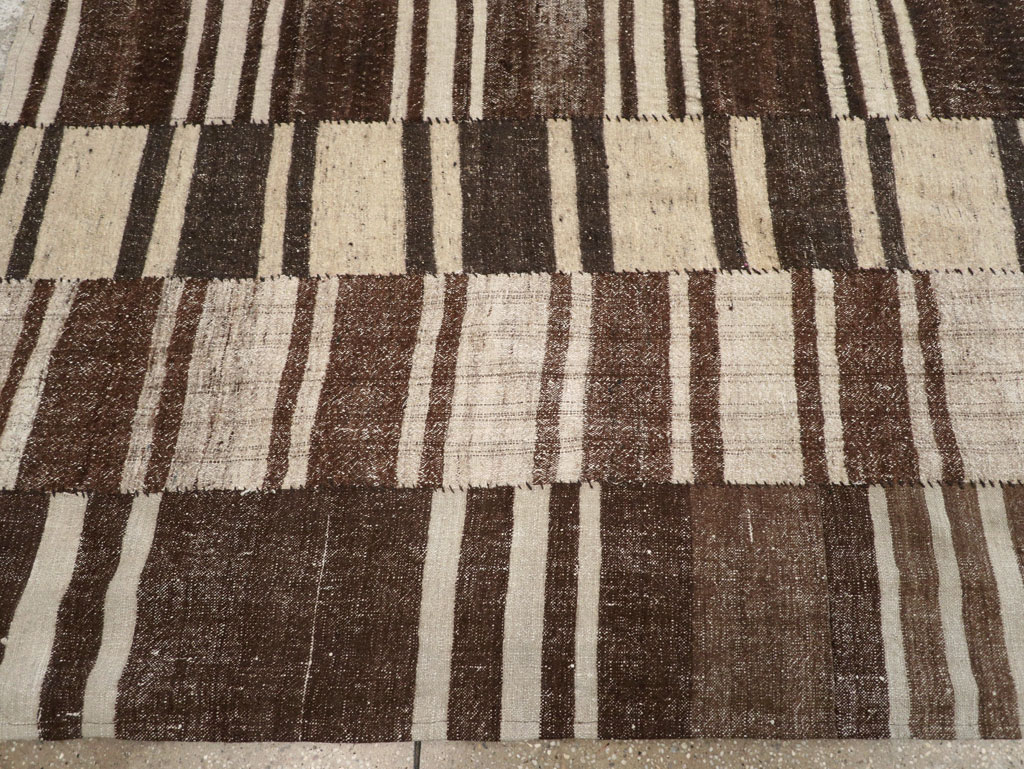 Modern Turkish Flatweave Room Size Carpet, No.30788 - Staging