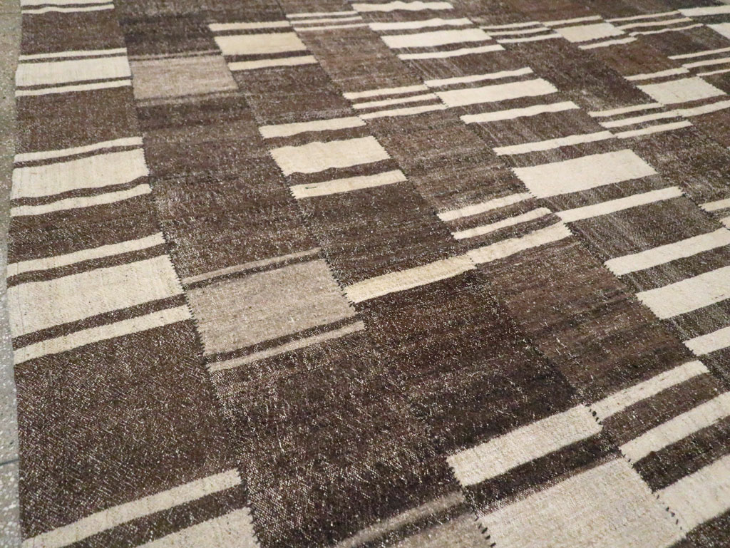 Modern Turkish Flatweave Kilim, No.30789 - Staging