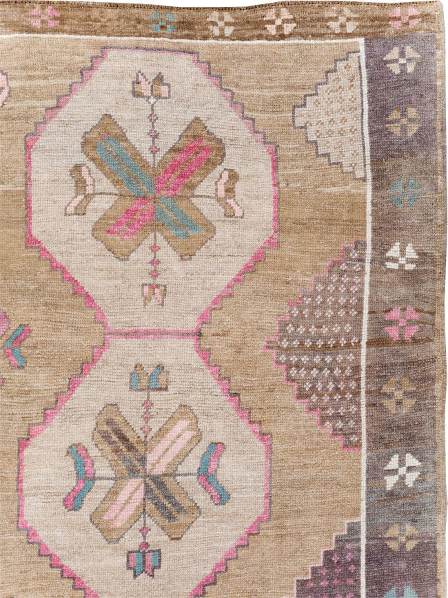 Vintage Turkish Anatolian Room Size Carpet, No.30816 - Staging