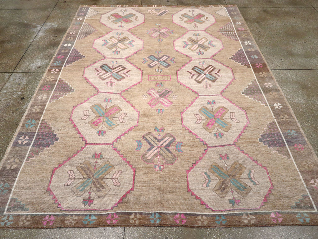 Vintage Turkish Anatolian Room Size Carpet, No.30816 - Staging