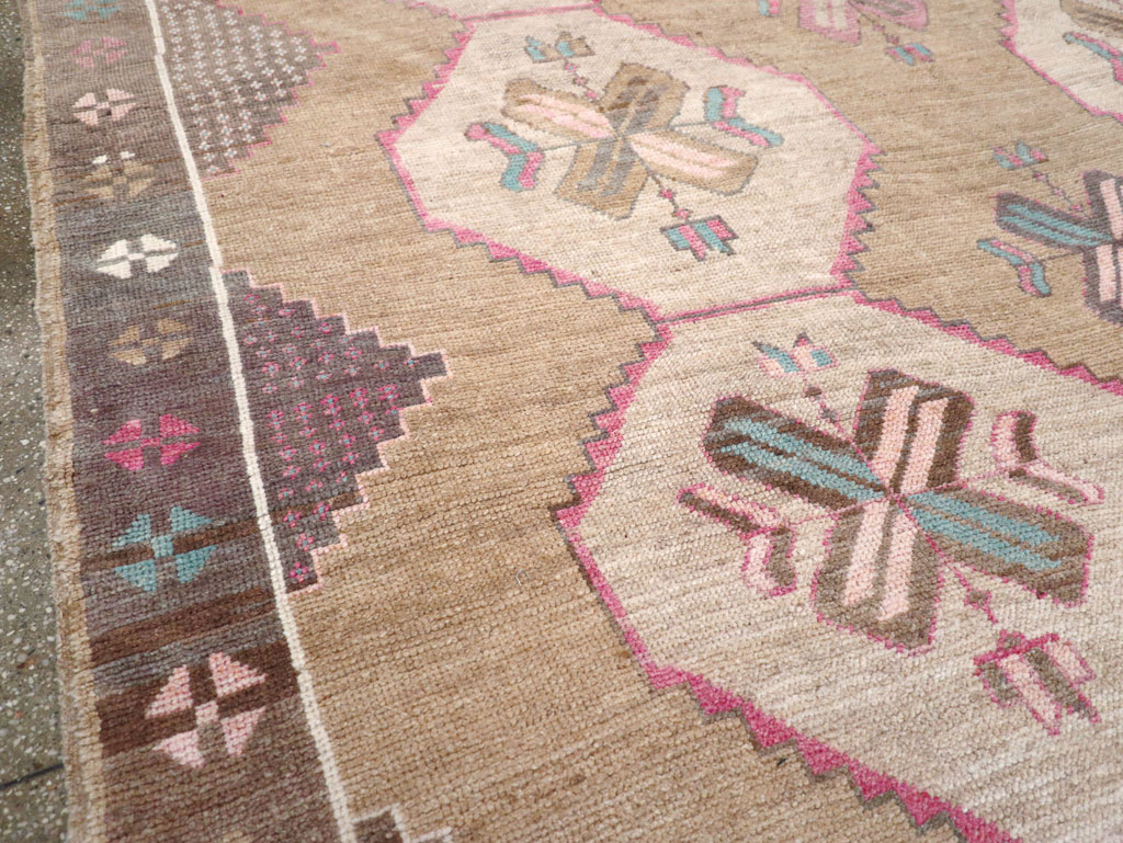 Vintage Turkish Anatolian Room Size Carpet, No.30816 - Staging