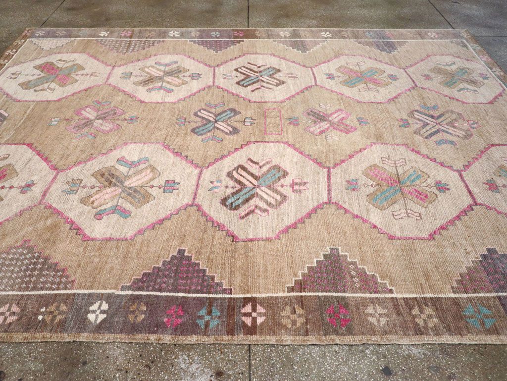 Vintage Turkish Anatolian Room Size Carpet, No.30816 - Staging