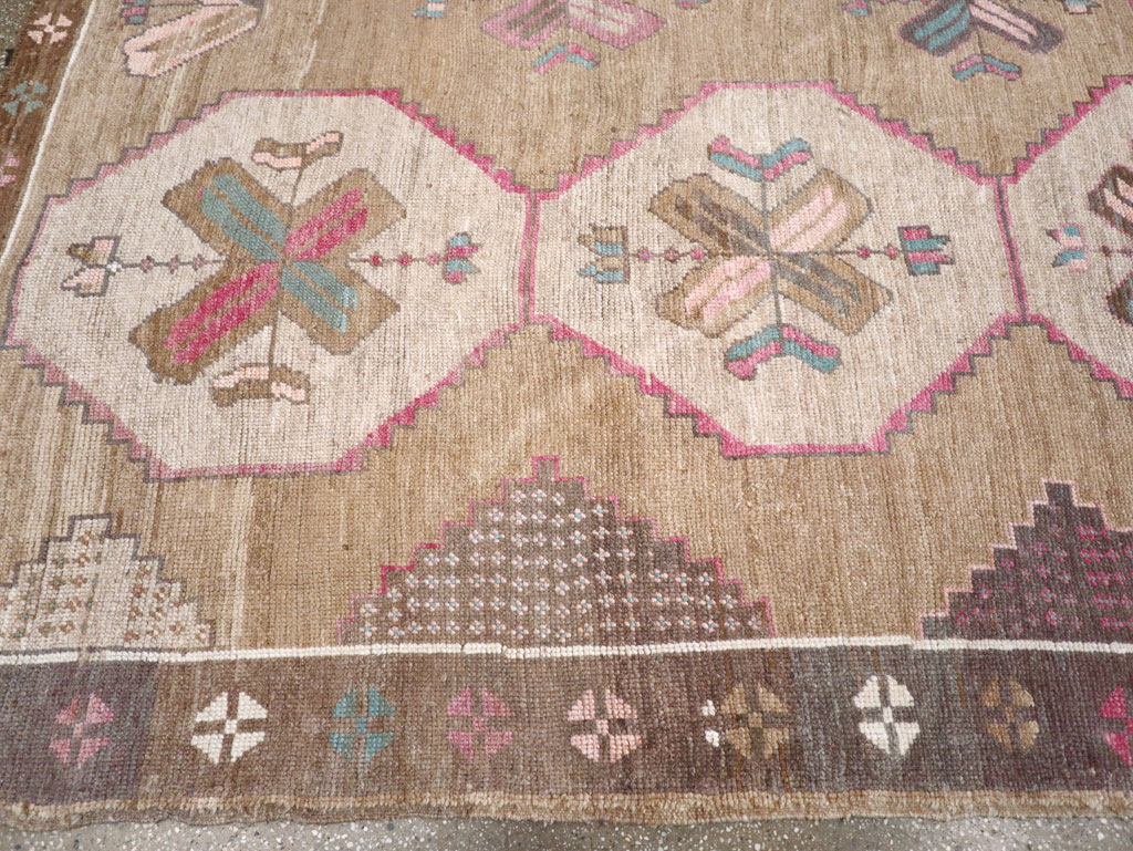 Vintage Turkish Anatolian Room Size Carpet, No.30816 - Staging