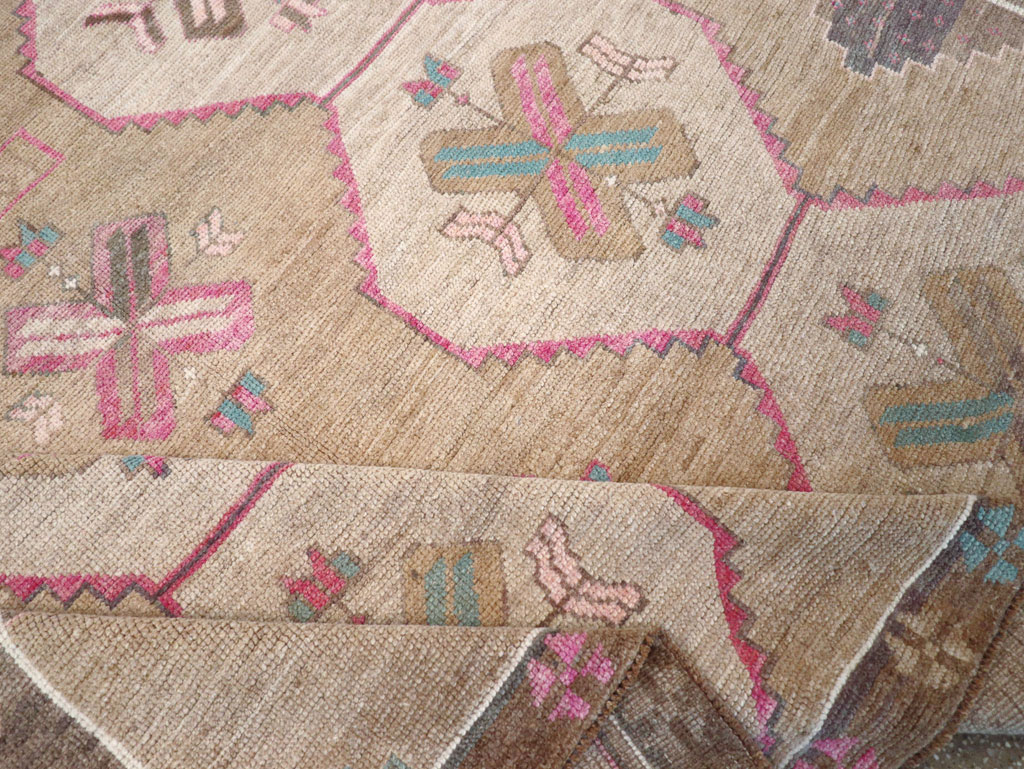 Vintage Turkish Anatolian Room Size Carpet, No.30816 - Staging