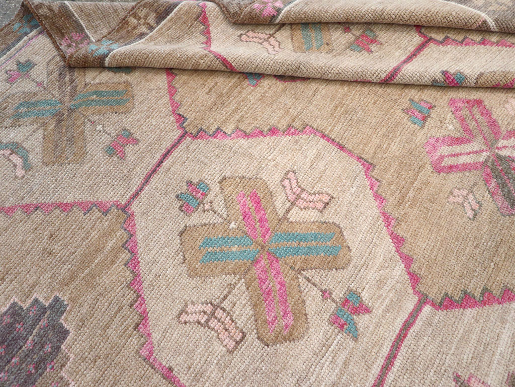 Vintage Turkish Anatolian Room Size Carpet, No.30816 - Staging