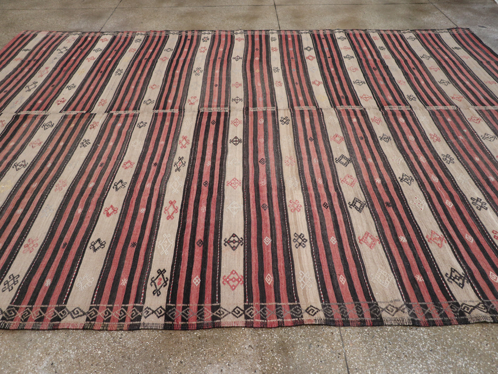 Vintage Turkish Flatweave Kilim Room Size Carpet, No.30819 - Staging