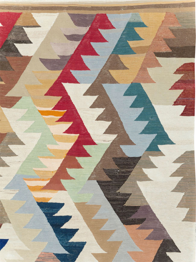 Contemporary Turkish Flatweave Kilim Room Size Carpet, No.30862 - Staging