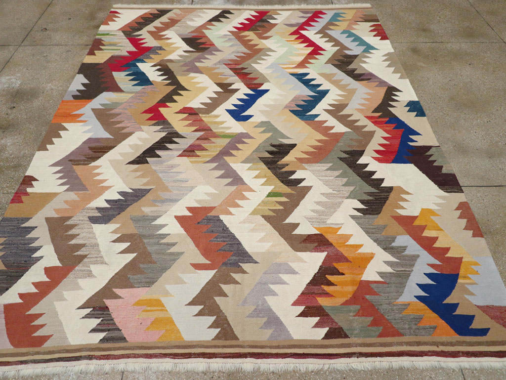 Contemporary Turkish Flatweave Kilim Room Size Carpet, No.30862 - Staging