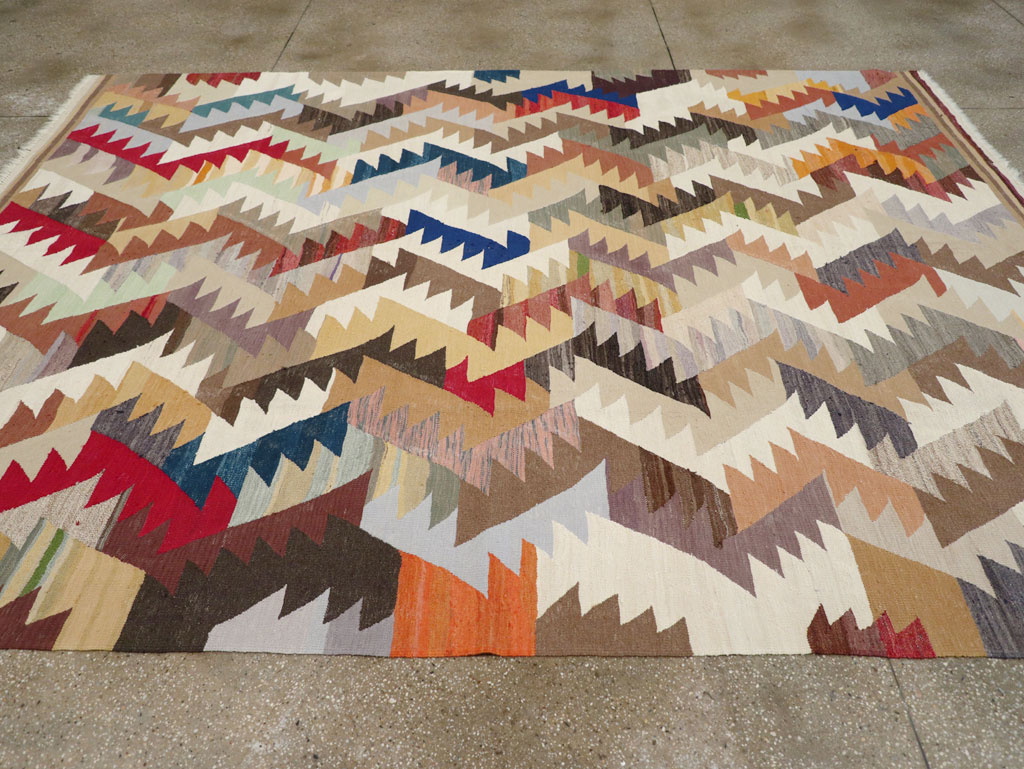 Contemporary Turkish Flatweave Kilim Room Size Carpet, No.30862 - Staging