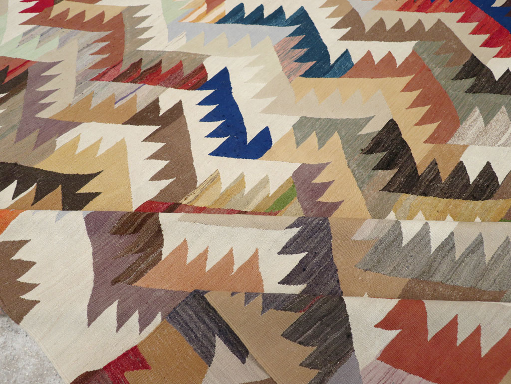 Contemporary Turkish Flatweave Kilim Room Size Carpet, No.30862 - Staging