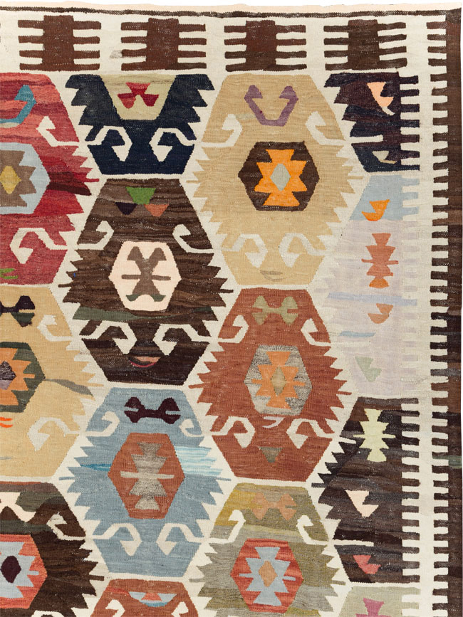 Contemporary Turkish Flatweave Kilim Room Size Carpet, No.30863 - Staging
