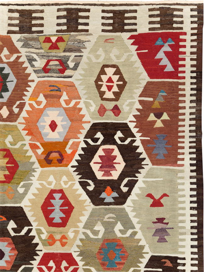 Contemporary Turkish Flatweave Kilim Room Size Carpet, No.30863 - Staging