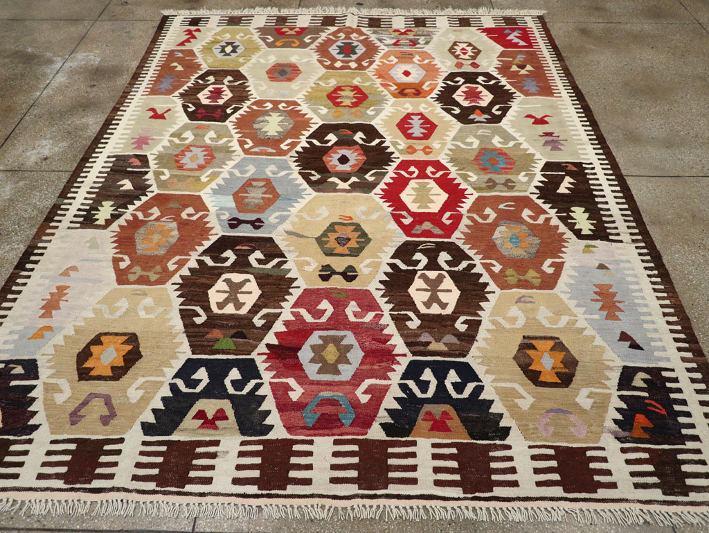 Contemporary Turkish Flatweave Kilim Room Size Carpet, No.30863 - Staging