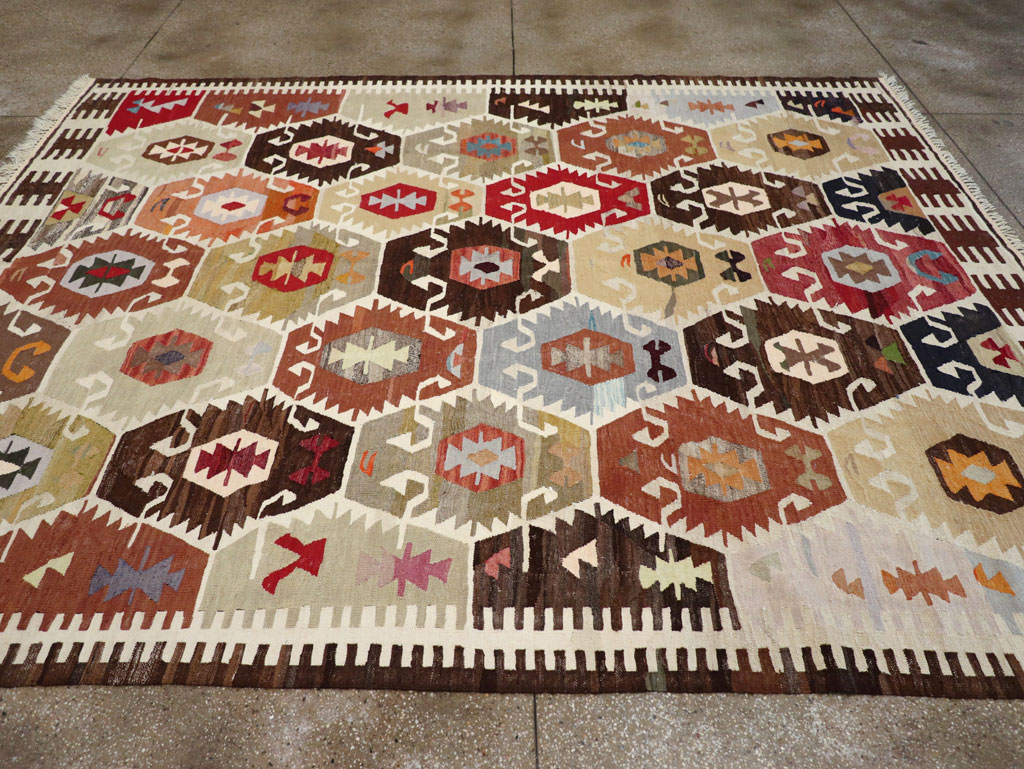 Contemporary Turkish Flatweave Kilim Room Size Carpet, No.30863 - Staging
