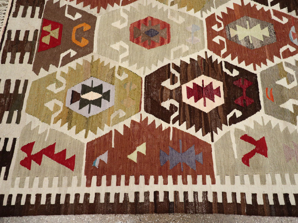 Contemporary Turkish Flatweave Kilim Room Size Carpet, No.30863 - Staging