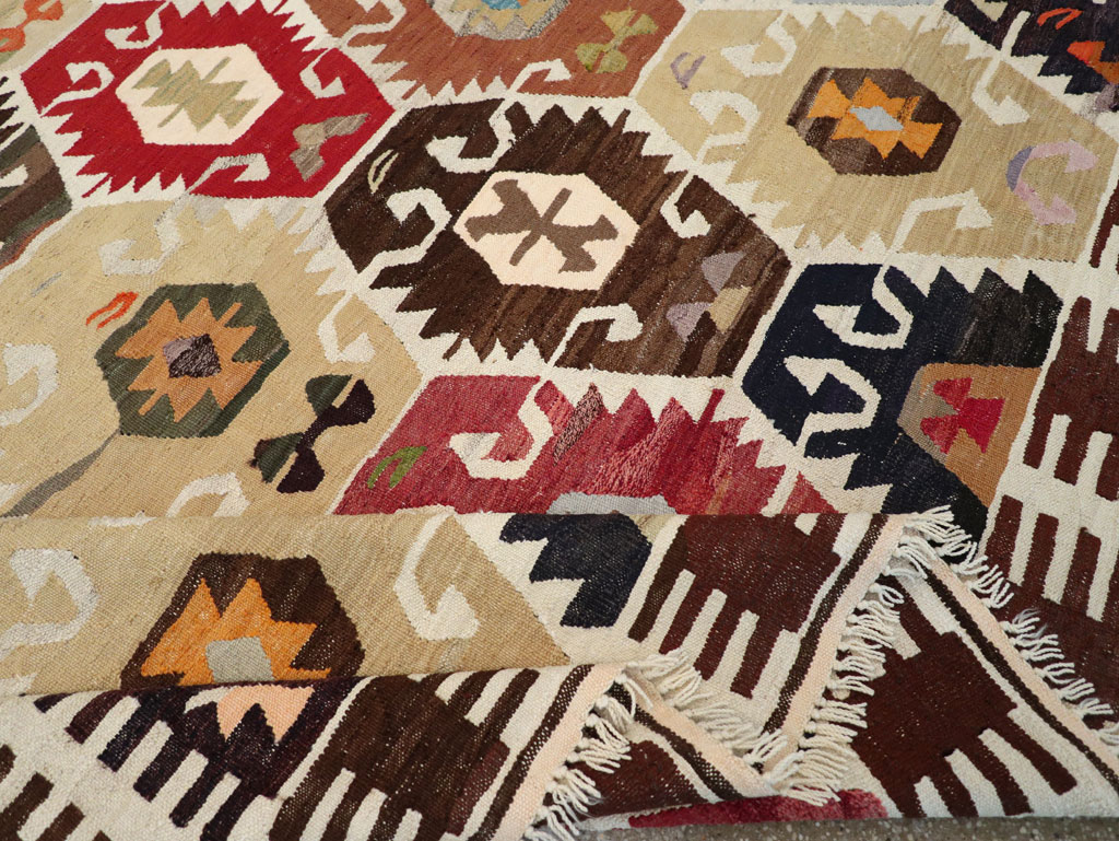 Contemporary Turkish Flatweave Kilim Room Size Carpet, No.30863 - Staging