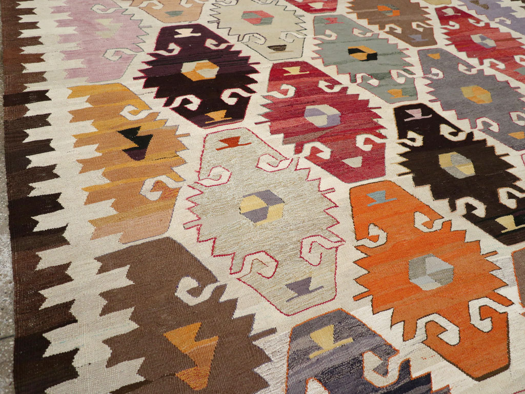 Contemporary Turkish Flatweave Kilim Room Size Carpet, No.30865 - Staging