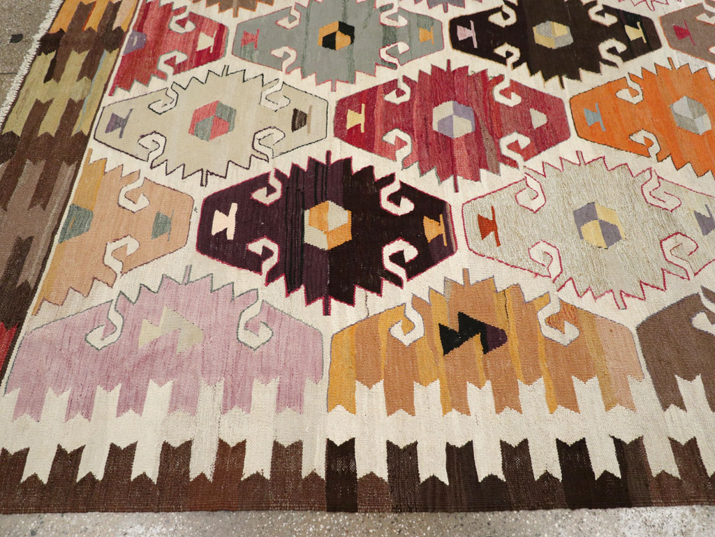 Contemporary Turkish Flatweave Kilim Room Size Carpet, No.30865 - Staging