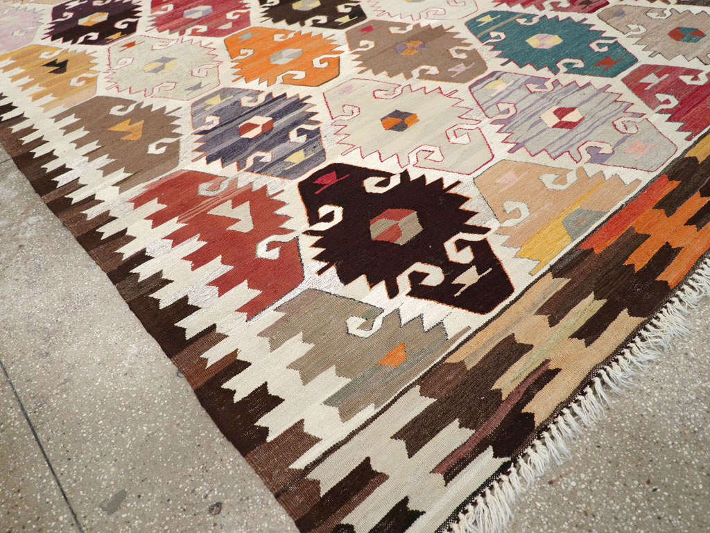 Contemporary Turkish Flatweave Kilim Room Size Carpet, No.30865 - Staging