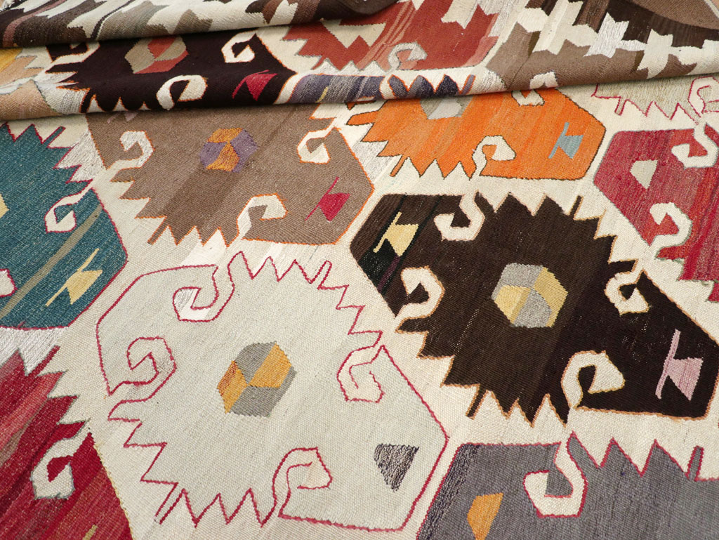 Contemporary Turkish Flatweave Kilim Room Size Carpet, No.30865 - Staging