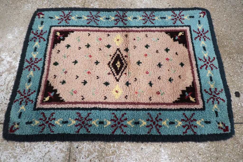 Vintage European Shag Rug, No.30874 - Staging
