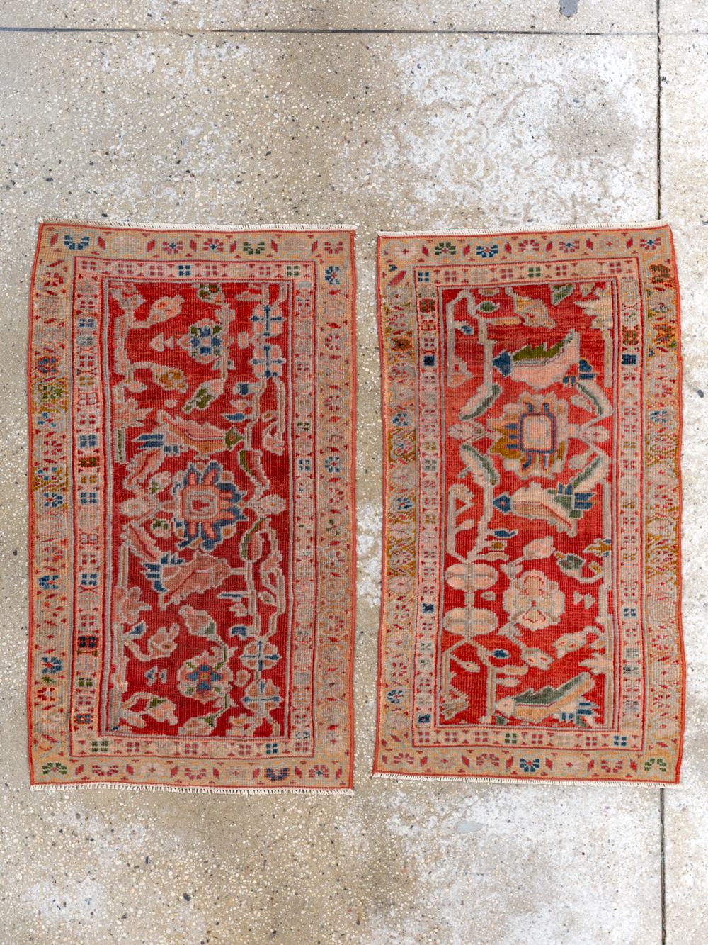 Antique Persian Sultanabad Throw Rug (Pair: 2 of 2), No.30880 - Staging