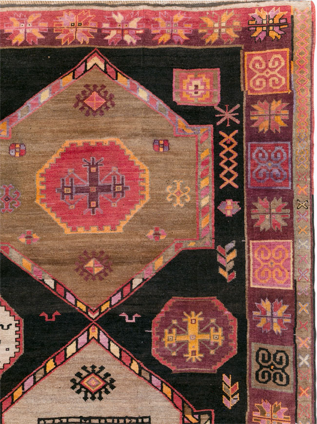 Vintage Turkish Anatolian Tribal Room Size Carpet, No.30914 - Staging