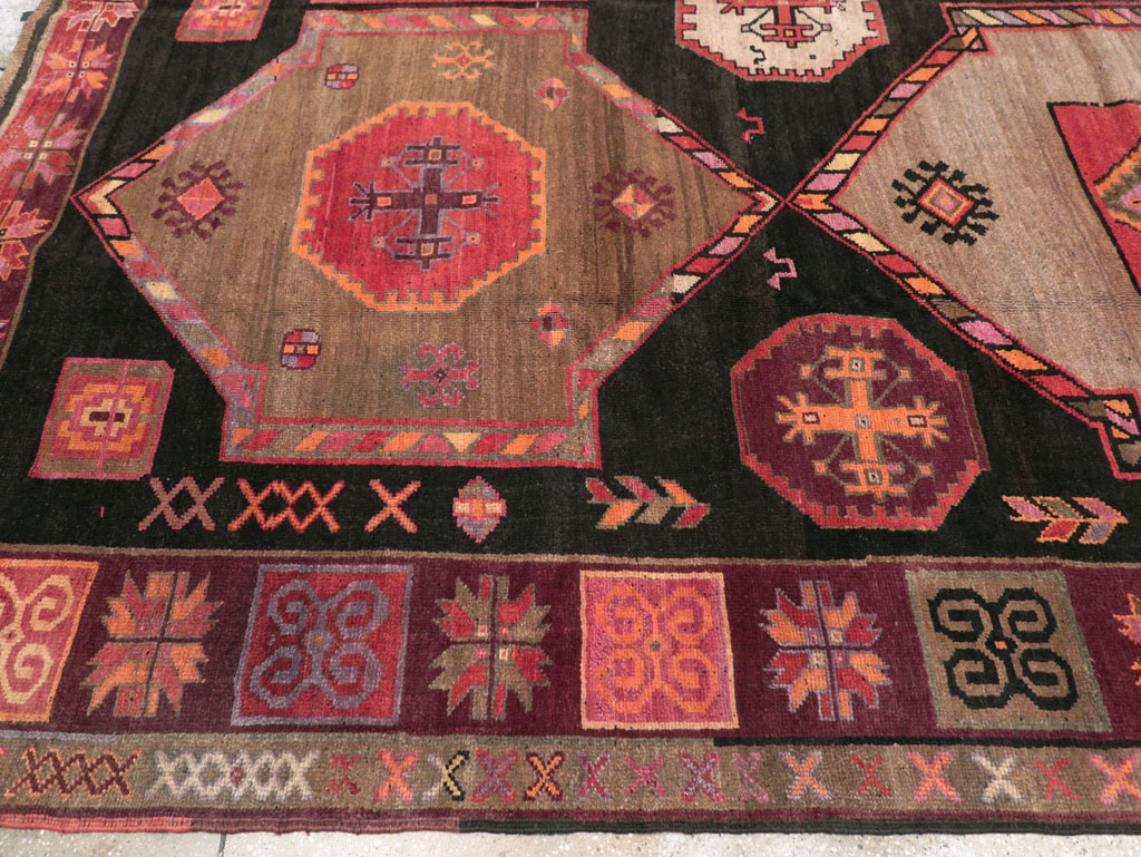 Vintage Turkish Anatolian Tribal Room Size Carpet, No.30914 - Staging