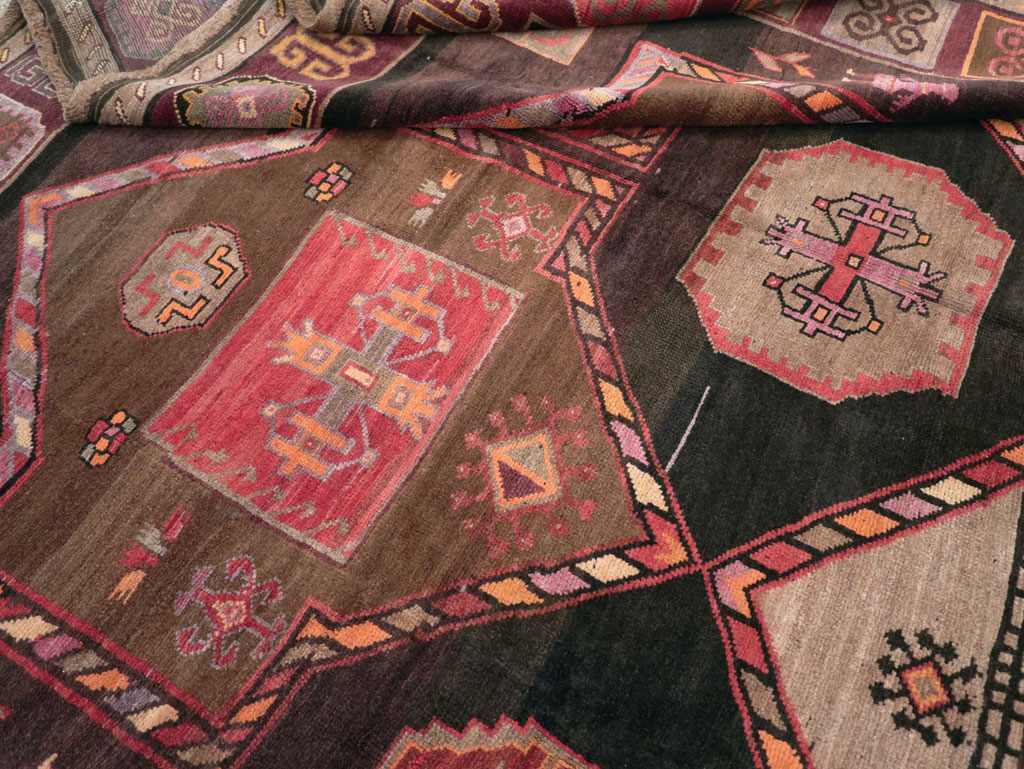 Vintage Turkish Anatolian Tribal Room Size Carpet, No.30914 - Staging