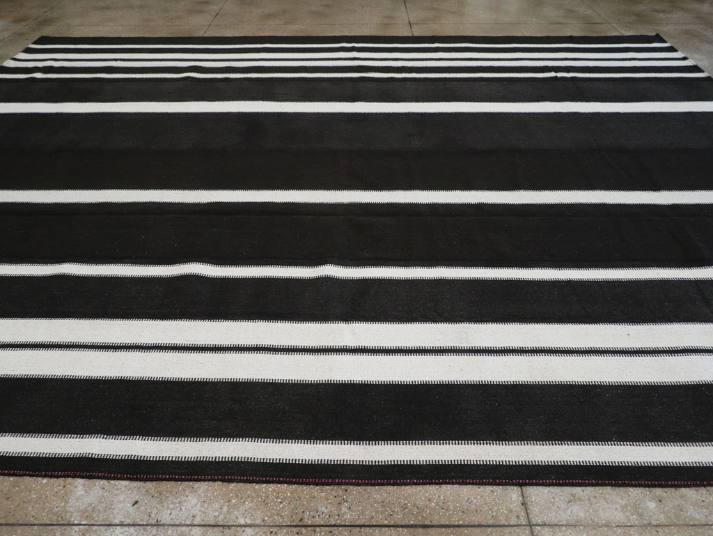 Modern Turkish Flatweave Kilim Large Room Size Carpet, No.30915 - Staging