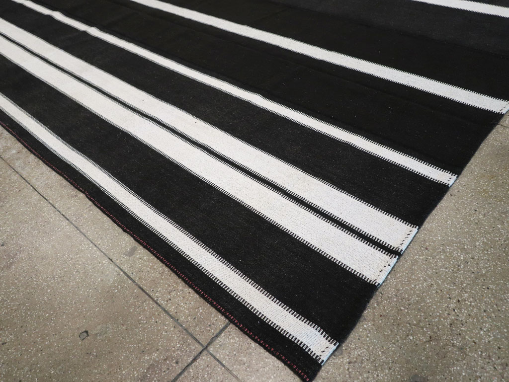 Modern Turkish Flatweave Kilim Large Room Size Carpet, No.30915 - Staging