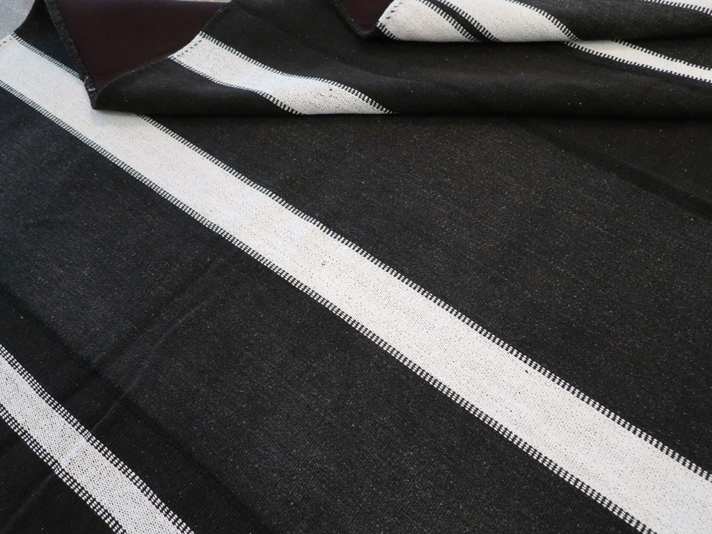 Modern Turkish Flatweave Kilim Large Room Size Carpet, No.30915 - Staging