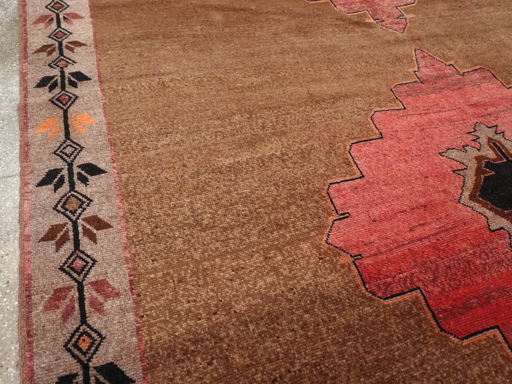 Vintage Turkish Anatolian Room Size Carpet, No.30919 - Staging