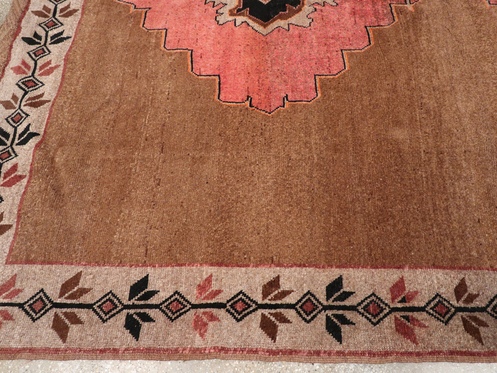 Vintage Turkish Anatolian Room Size Carpet, No.30919 - Staging