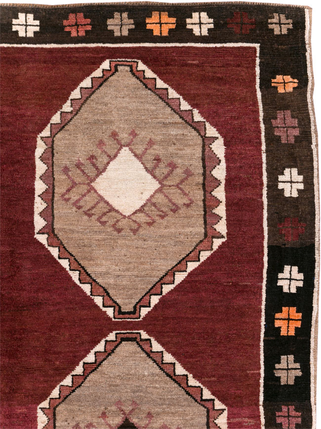 Vintage Turkish Anatolian Accent Carpet, No.30937 - Staging