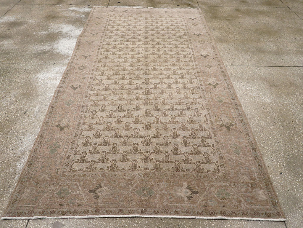 Vintage Persian Gallery Tabriz Carpet, No.30944 - Staging