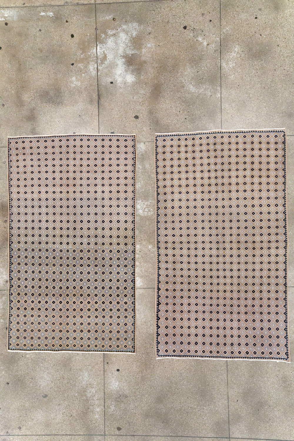 Vintage Persian Kashan Accent Rug (Pair: 1 of 2), No.30945 - Staging