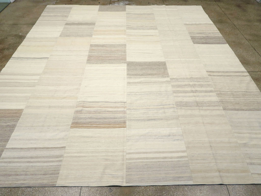 Modern Turkish Flatweave Kilim Large Room Size Carpet, No.30967 - Staging