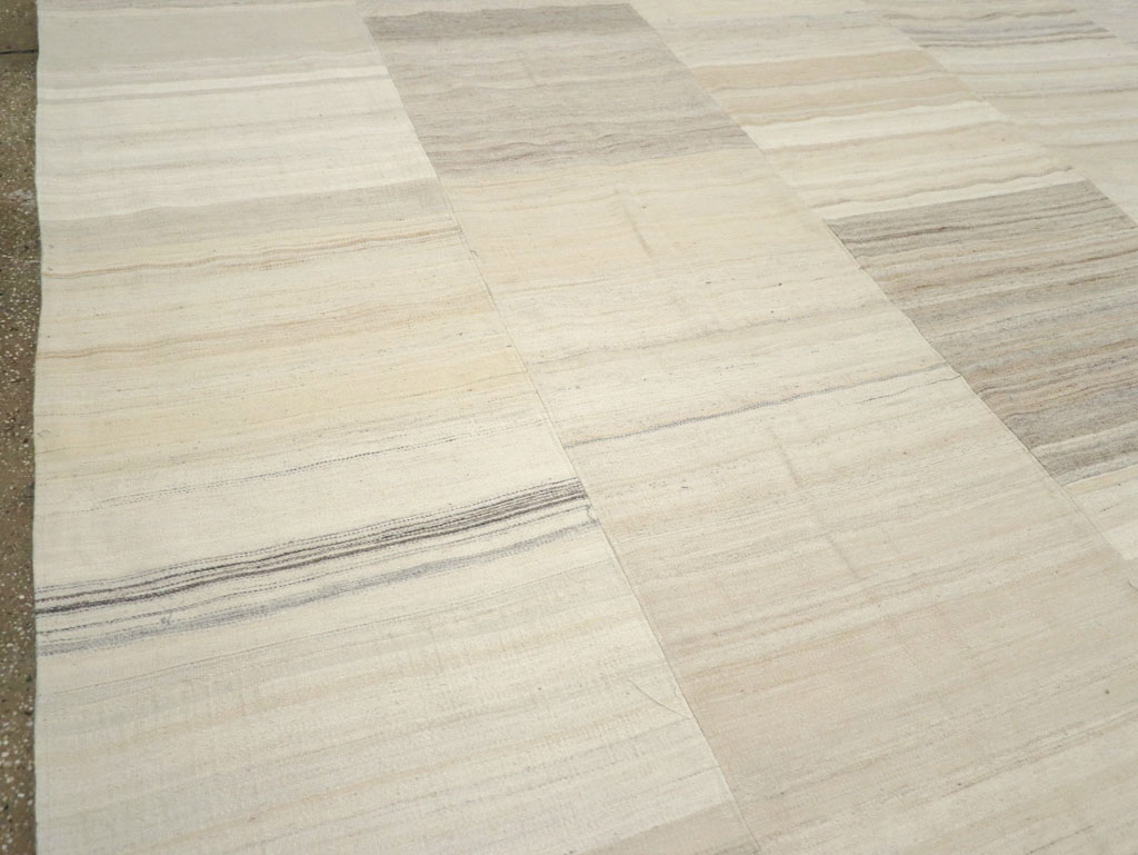 Modern Turkish Flatweave Kilim Large Room Size Carpet, No.30967 - Staging