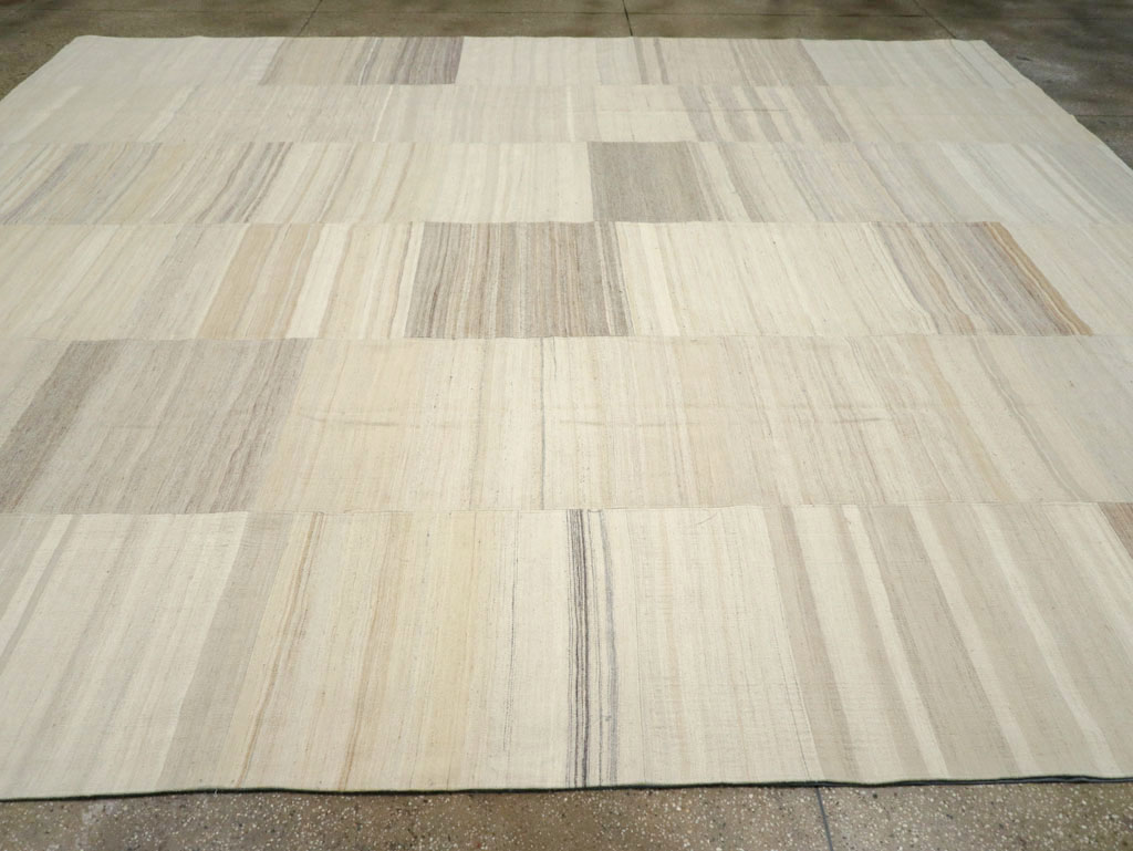 Modern Turkish Flatweave Kilim Large Room Size Carpet, No.30967 - Staging