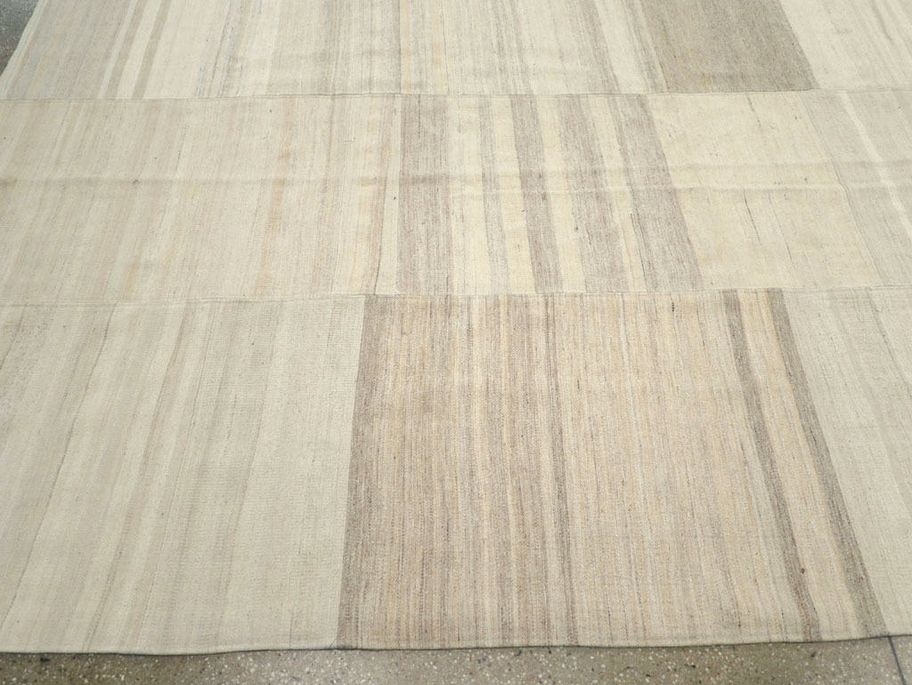 Modern Turkish Flatweave Kilim Large Room Size Carpet, No.30967 - Staging