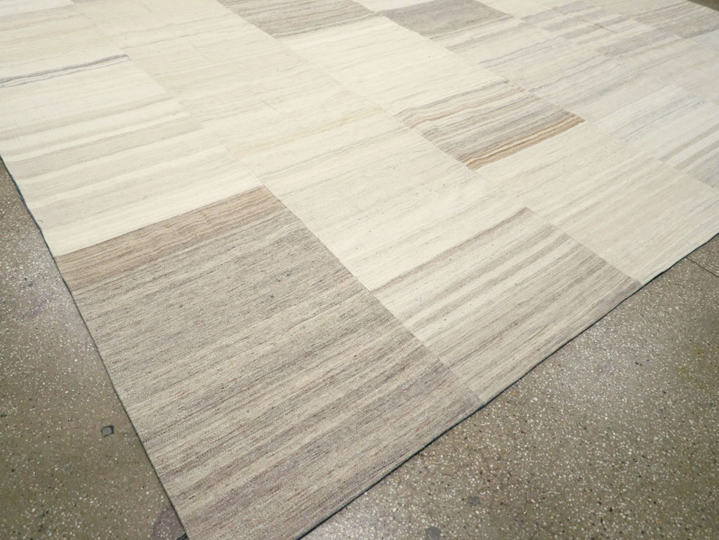 Modern Turkish Flatweave Kilim Large Room Size Carpet, No.30967 - Staging