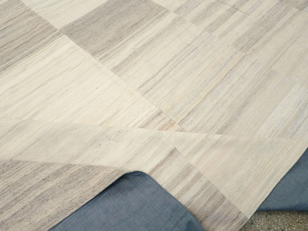 Modern Turkish Flatweave Kilim Large Room Size Carpet, No.30967 - Staging