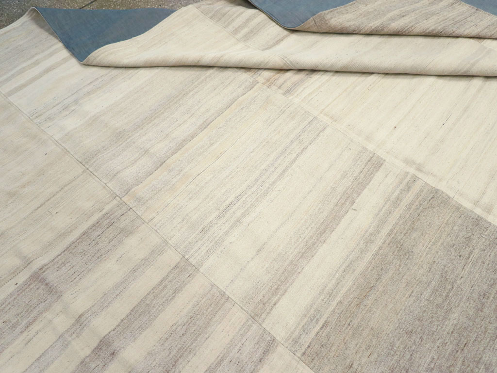 Modern Turkish Flatweave Kilim Large Room Size Carpet, No.30967 - Staging