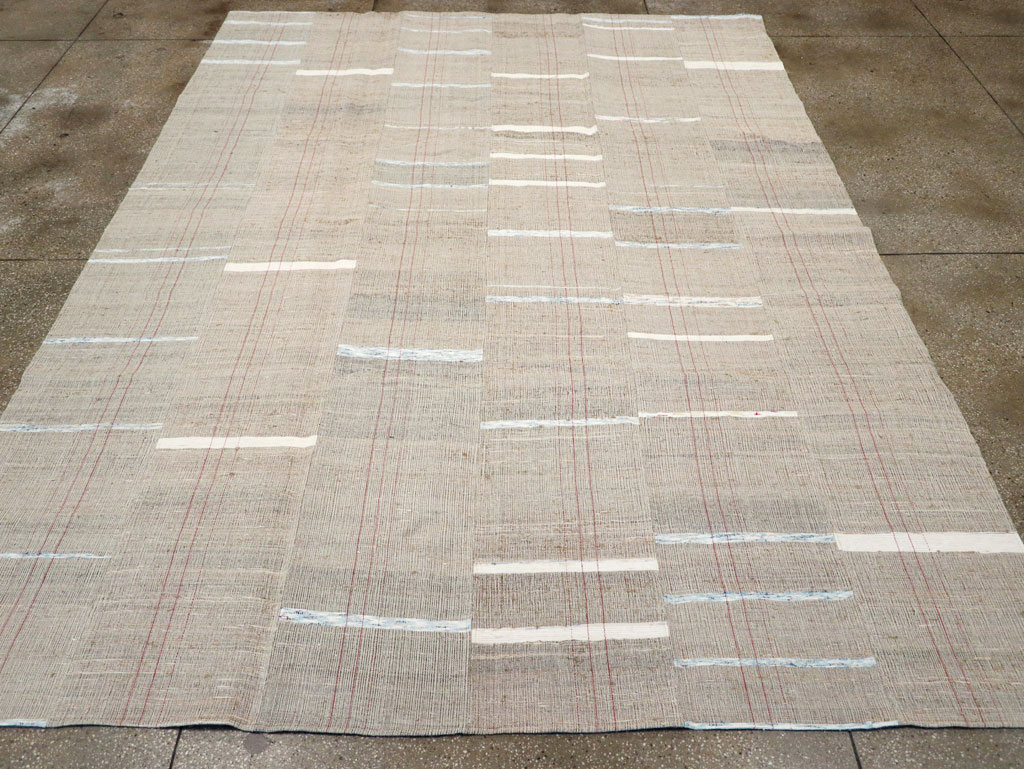 Contemporary Turkish Flatweave Kilim Room Size Carpet, No.30974 - Staging