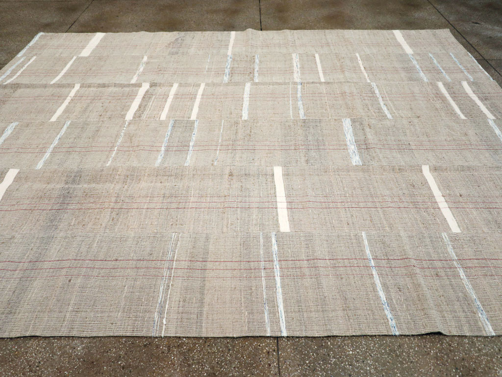Contemporary Turkish Flatweave Kilim Room Size Carpet, No.30974 - Staging