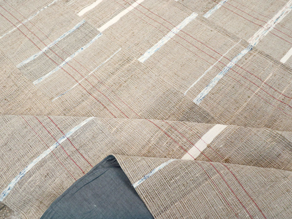 Contemporary Turkish Flatweave Kilim Room Size Carpet, No.30974 - Staging