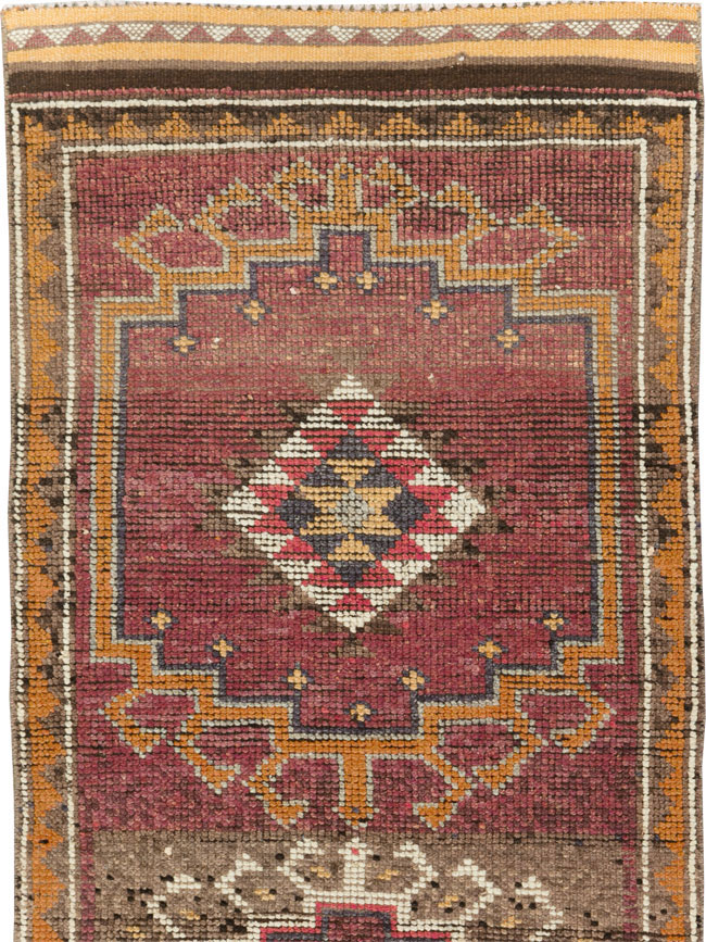 Vintage Turkish Anatolian Runner, No.31010 - Staging