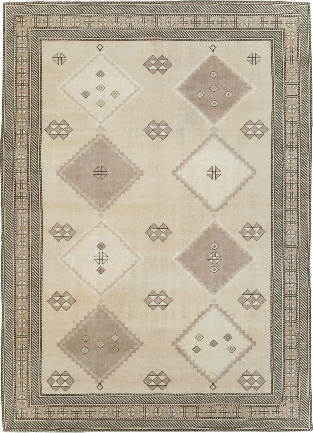 Vintage Turkish Anatolian Small Room Size Carpet, No.31020 - Staging